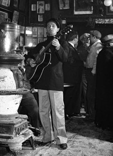 Woody Guthrie (1943)
